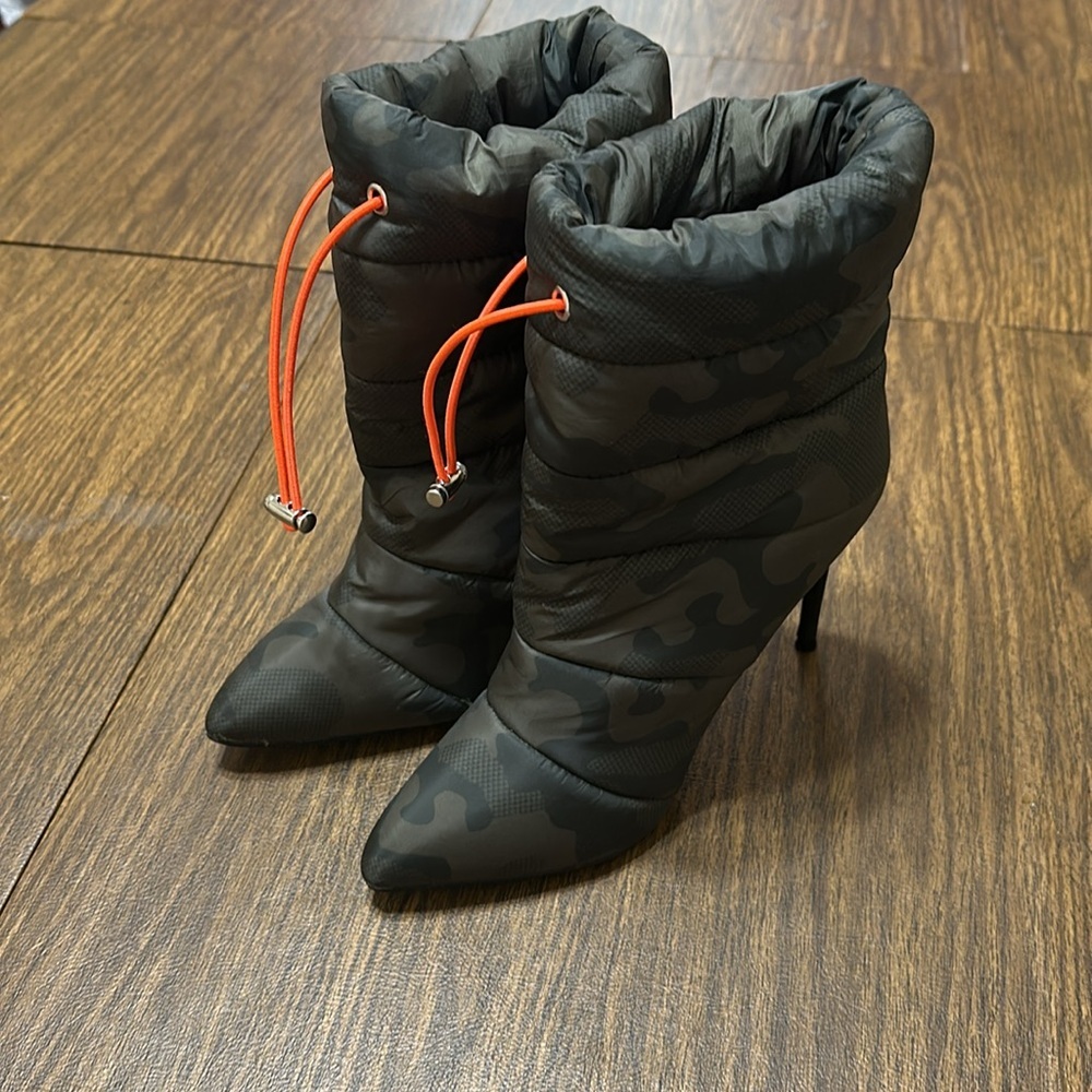Steve Madden Black Camouflage Heeled Boots - Picture 5 of 11